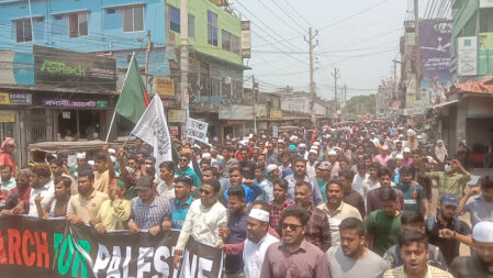 গাজায় ইসরায়েলি হামলার প্রতিবাদে সাতক্ষীয় ছাত্র-জনতার বিক্ষোভ