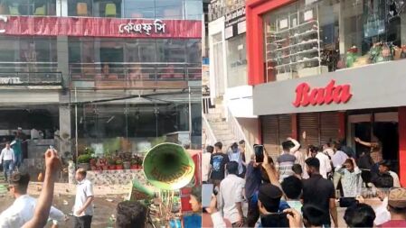 গাজায় গণহত্যার প্রতিবাদে সিলেটে কেএফসিতে ভাঙচুর, ভিডিও ভাইরাল