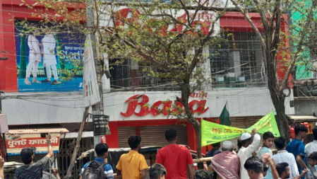 ভাঙচুর ও লুটপাটের ঘটনায় ৩ জেলায় ৪৯ জনকে গ্রেপ্তার