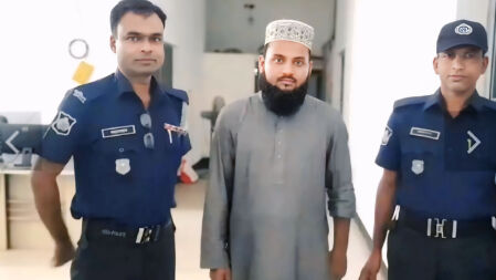 খালেদা জিয়াকে নিয়ে ফেসবুকে কুরুচিপূর্ণ মন্তব্য, মসজিদের ইমাম গ্রেপ্তার