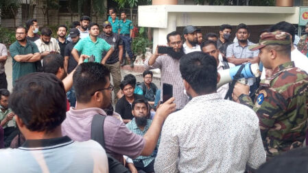 তিনদিনের আল্টিমেটাম দিয়ে পিএসসি ছাড়ল আন্দোলনকারীরা