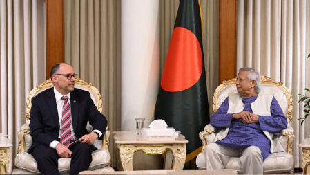 প্রধান উপদেষ্টার সঙ্গে সাক্ষাৎ করলেন পিটার হাস