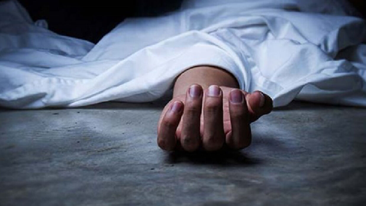 আম গাছে ঝুলছিল কলেজ ছাত্রের মরদেহ