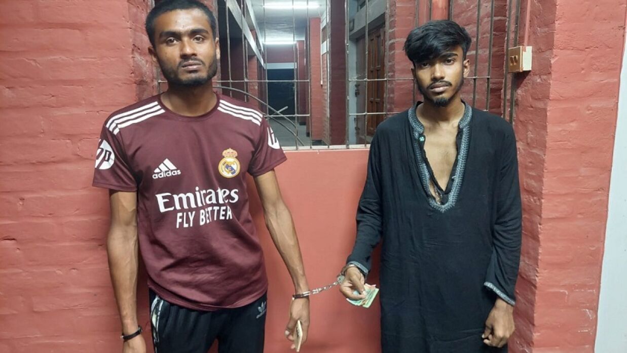 বাকৃবিতে ছিনতাইকারীর কবলে শিক্ষার্থী, হাতেনাতে আটক ২