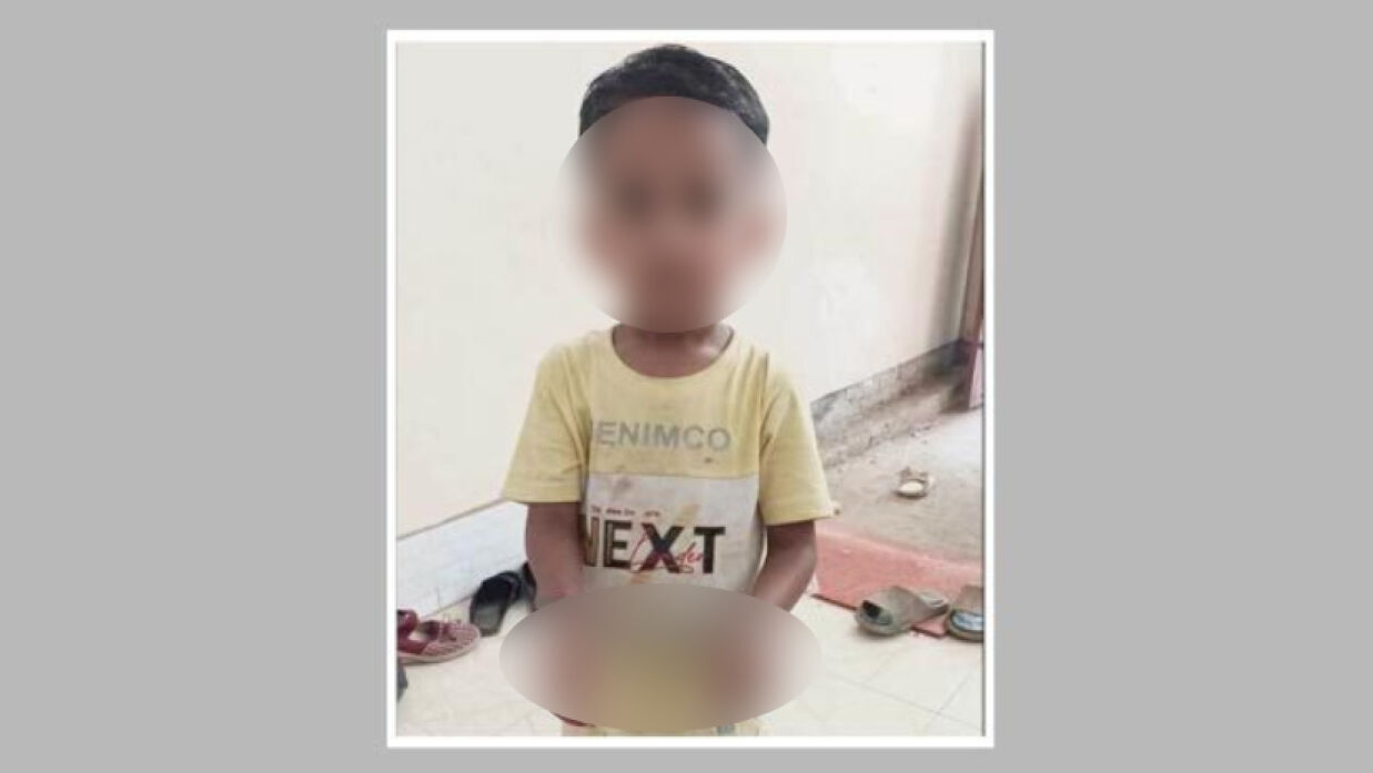 হাতকড়া পরা শিশুর ছবি ভাইরাল, জানা গেল আসল ঘটনা