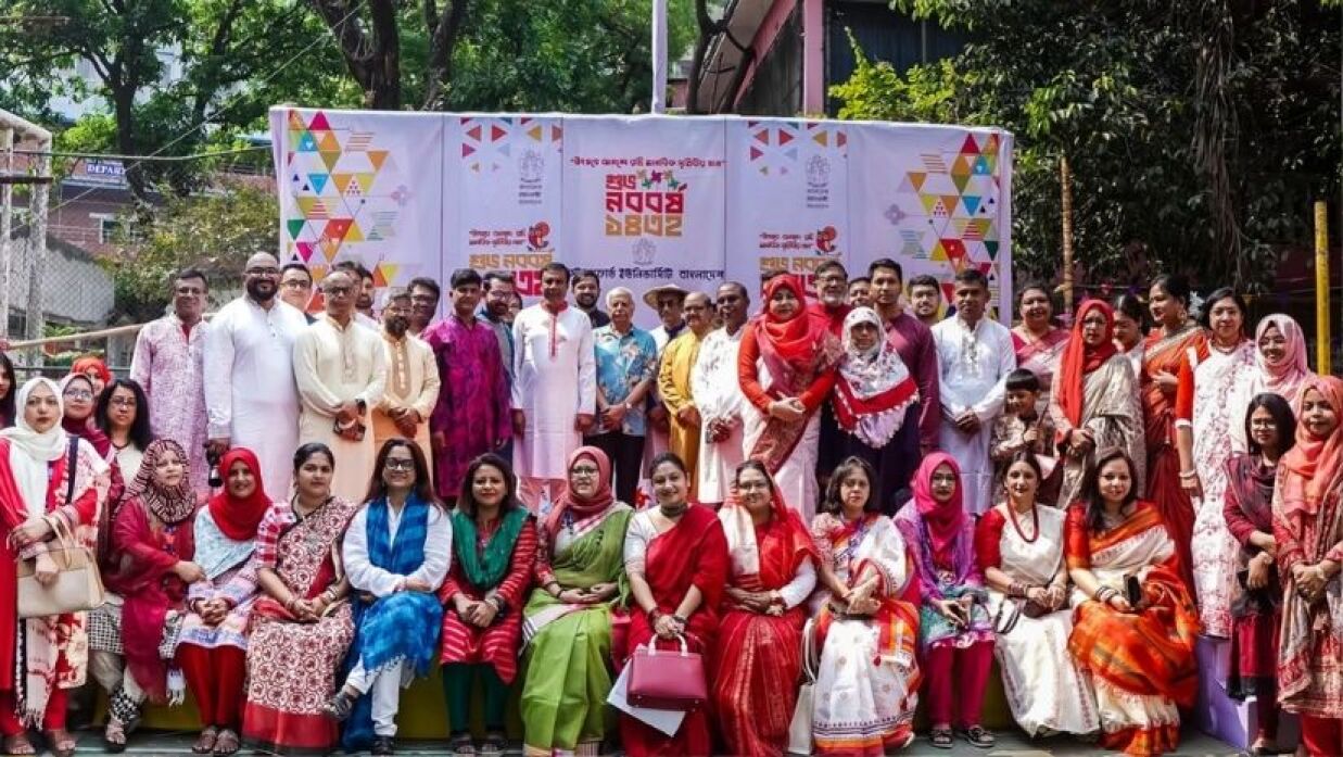 স্টামফোর্ড ইউনিভার্সিটিতে আনন্দ শোভাযাত্রা ১৪৩২