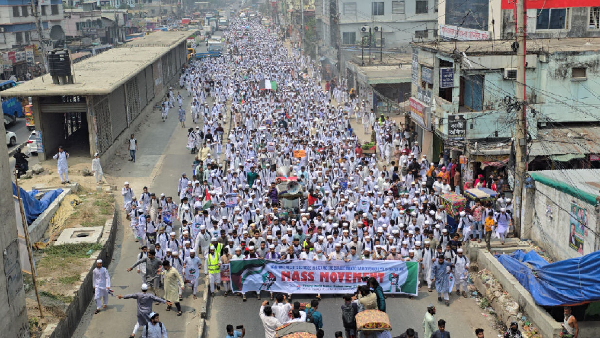 গাজায় গণহত্যার প্রতিবাদে তা’মীরুল মিল্লাতে ১০ হাজার শিক্ষার্থীর বিক্ষোভ