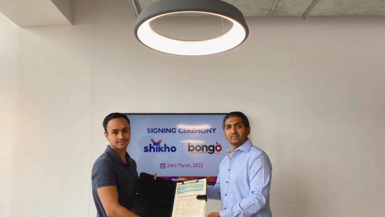 Shahir Chowdhury, co-founder and CEO of Shikho, and Fayaz Taher, co-founder and COO of Bongo, exchange agreement documents at a signing ceremony in the capital recently