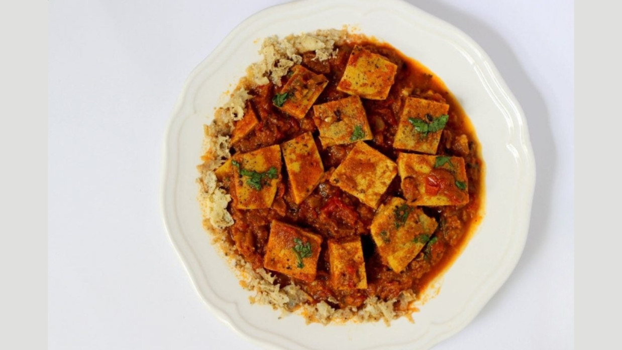 Steamed Egg Curry with Tangy Sauce