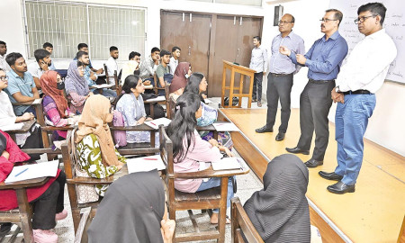 DU starts first-year classes with visits from administration