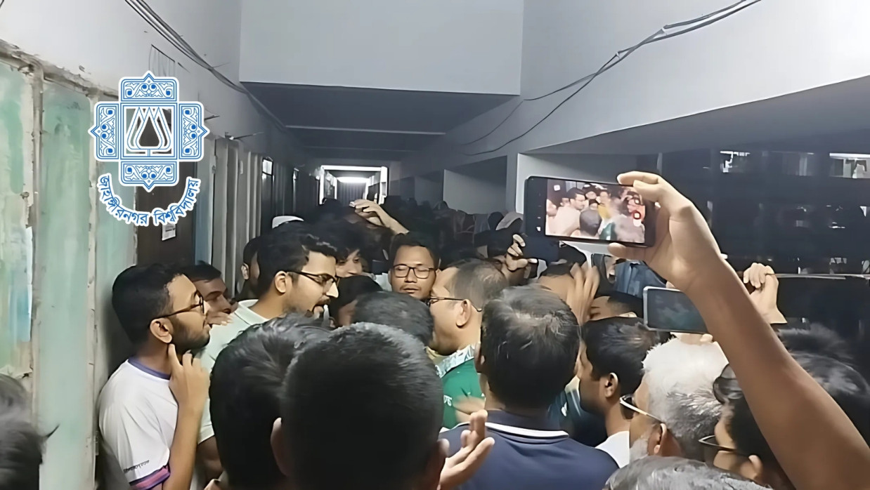 JU administration launched a late-night operation on Saturday