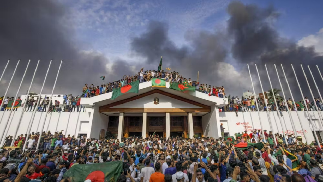 People gathered around the prime minister’s official residence in Dhaka