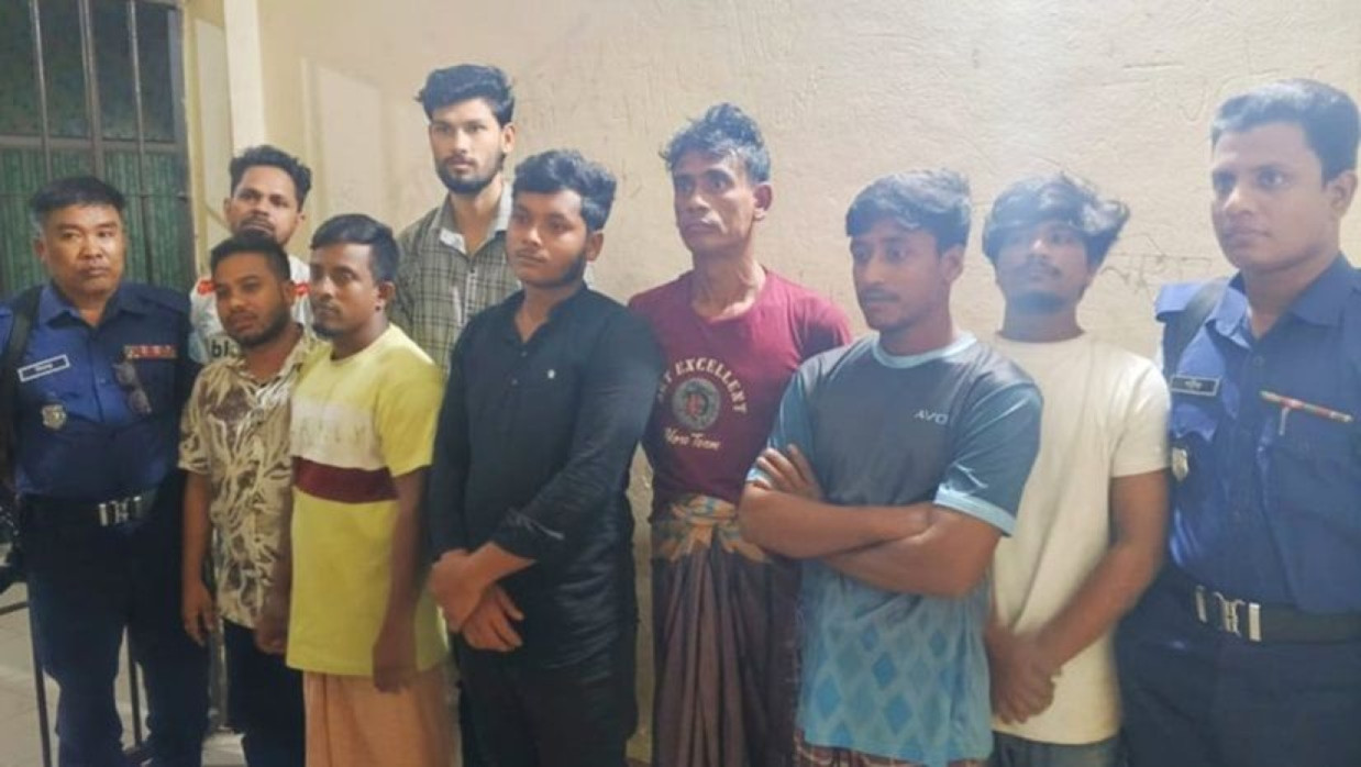 Arrested 8 individuals