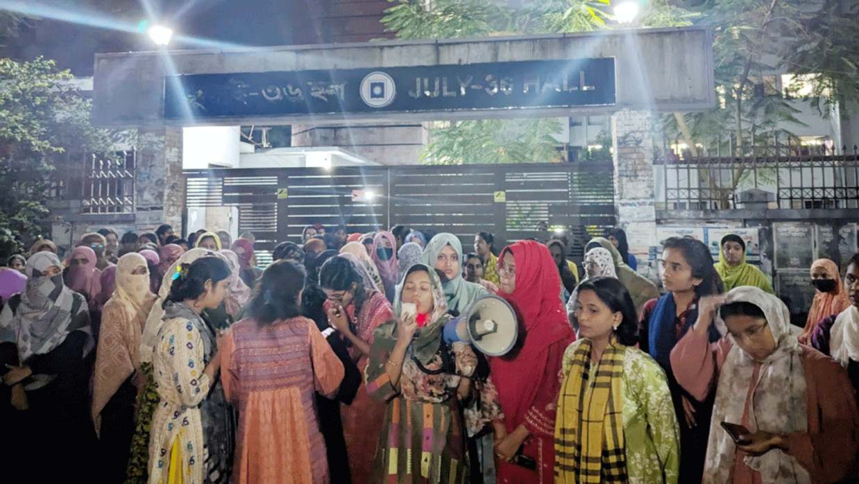 Female Students Protest in RU