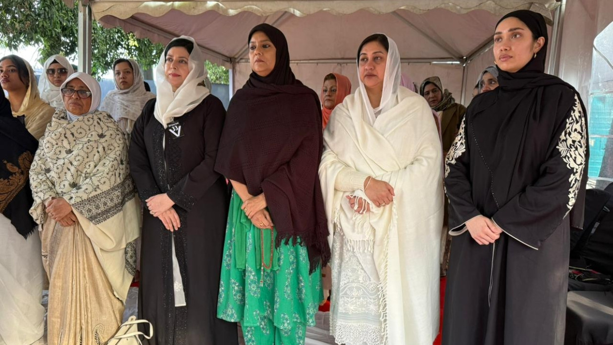 Female family members, advisers of the interim government and other distinguished personalities took part in Begum Khaleda Zia's namaz-e-janaza in the special area reserved for women