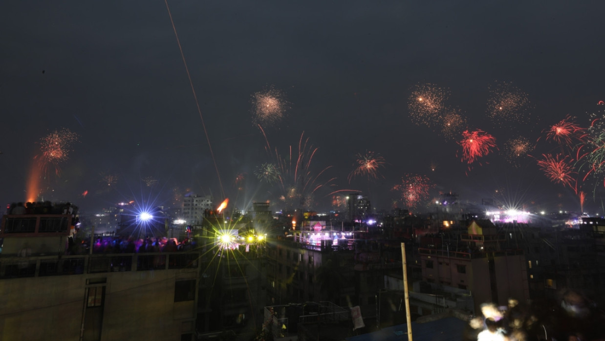 Fireworks and Sky Lanterns Light Up Dhaka on New Year’s Eve