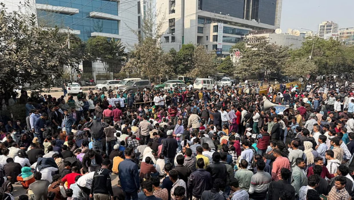 Chatra Dal protesting in front of Election Commission