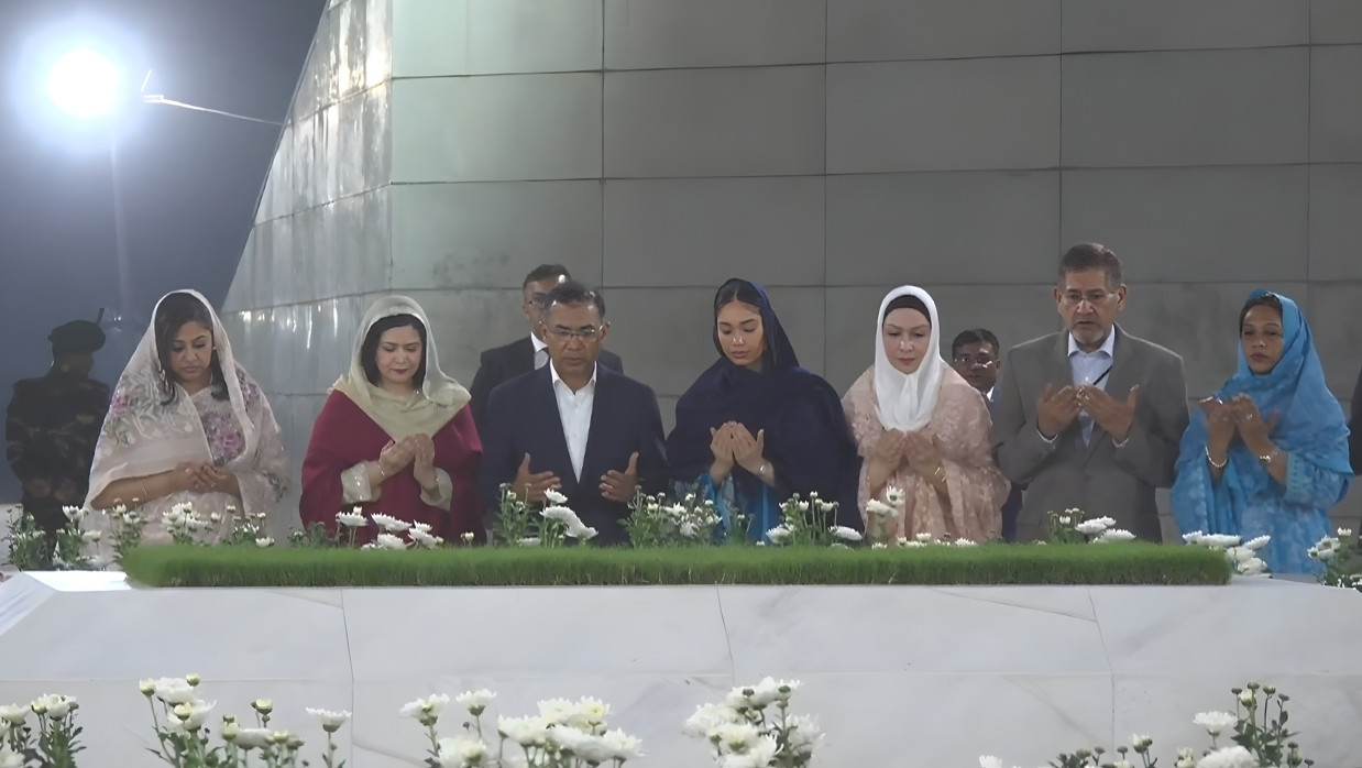 Prime Minister Tarique Rahman and family offers jiarat at Zia Udyan