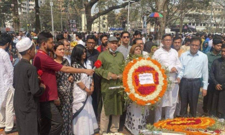 Awami-Leaning Teachers Offer Shaheed Minar Tribute Under DU Teachers Association Amid Controversy