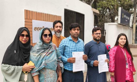 Govt Employees Submit Memorandum to PM Seeking New National Pay Scale