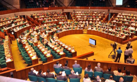 225 MPs Take Seats for First Time in Parliament, Including PM and Opposition Leader