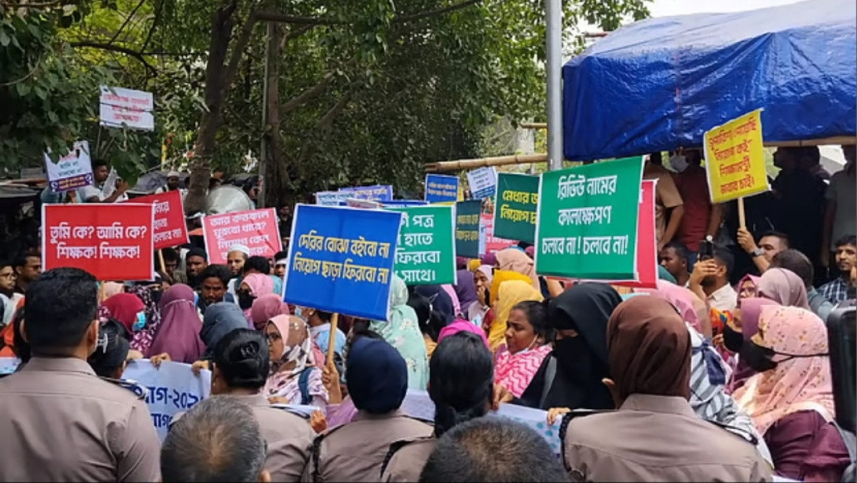 Recommended Assistant Teachers Stage a Protest