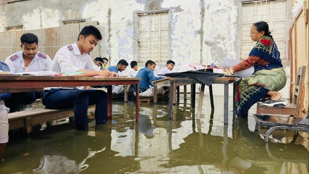 SSC Candidates Forced to Lift Feet Above Water While Taking Exam