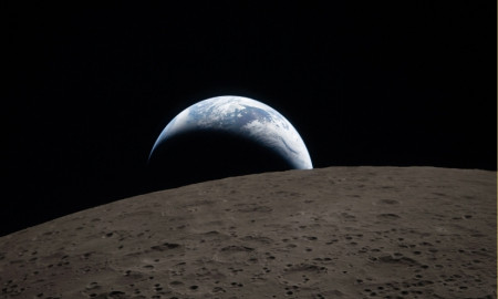 NASA Releases Historic ‘Earthset’ Photo from Artemis II Crew