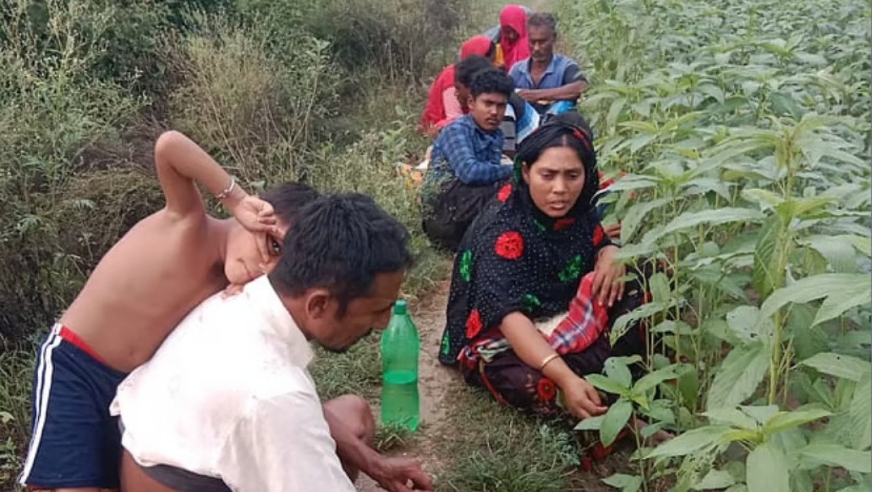 People and Children Stranded at Zero Line for Two Days