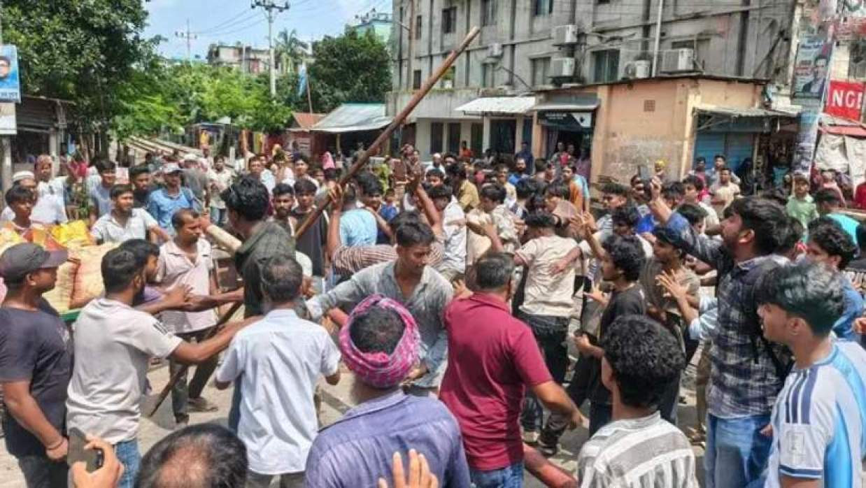 Protesting HSC Candidates Clash with Workers