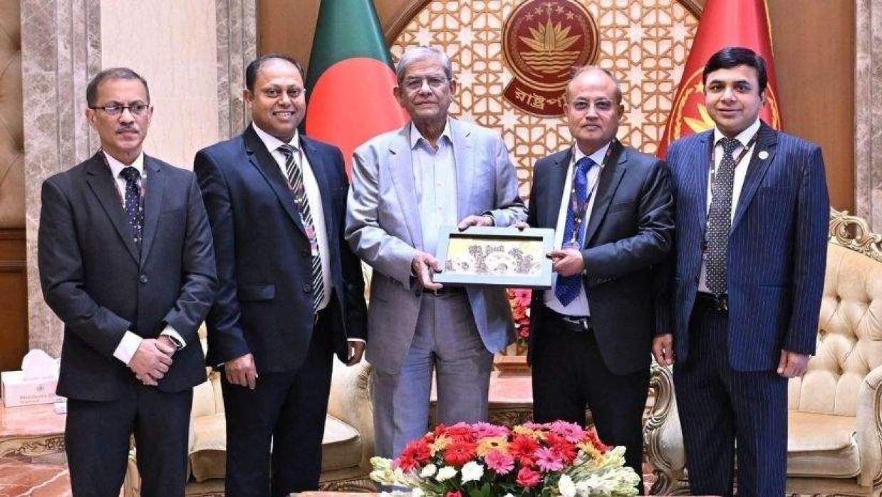 Delegation led by DU VC Prof Dr A B M Obaidul Islam paid a courtesy call on the President