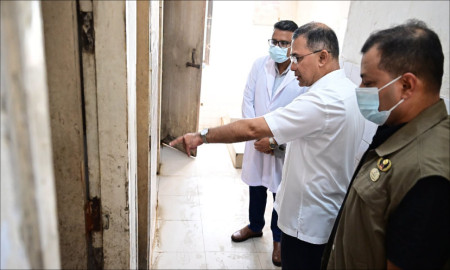 PM Orders Suspension of Doctor Caught Smoking in Office During Hospital Visit
