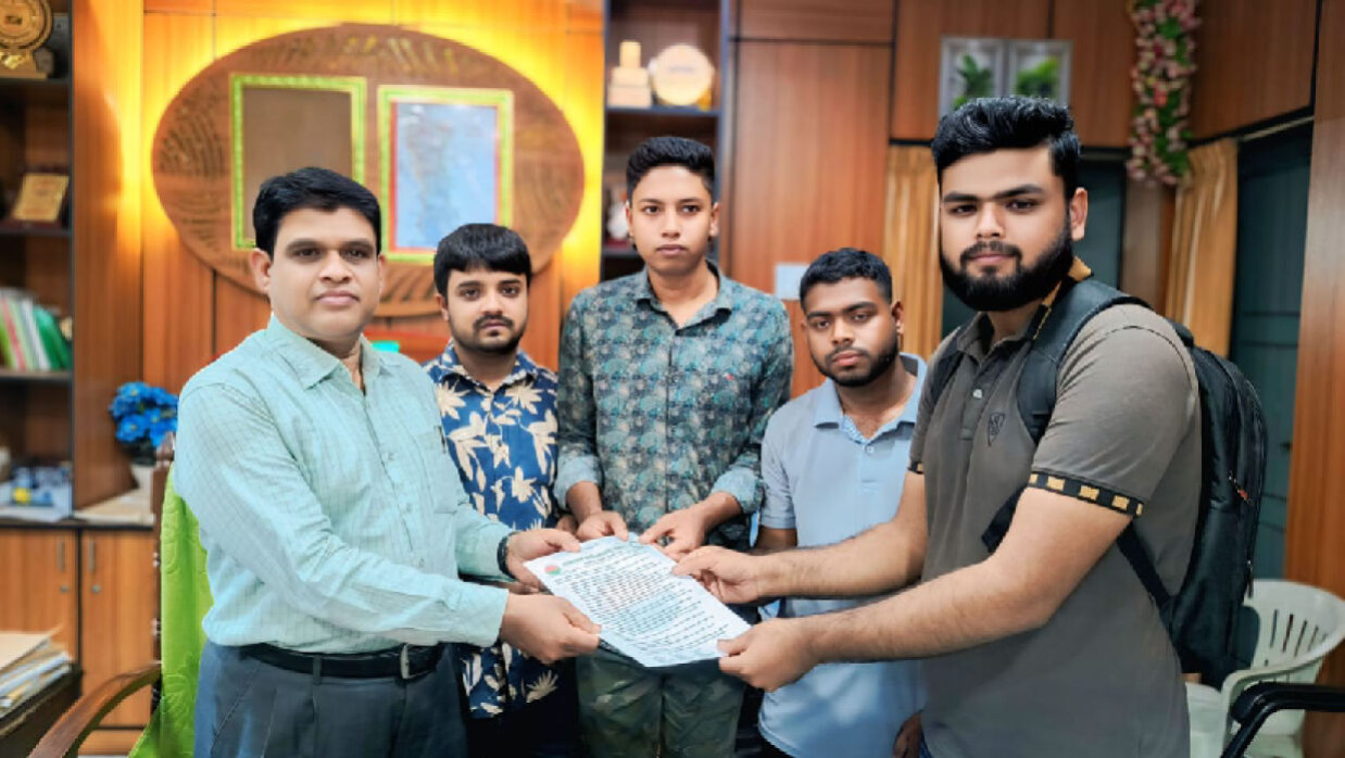 স্মারকলিপি প্রদান