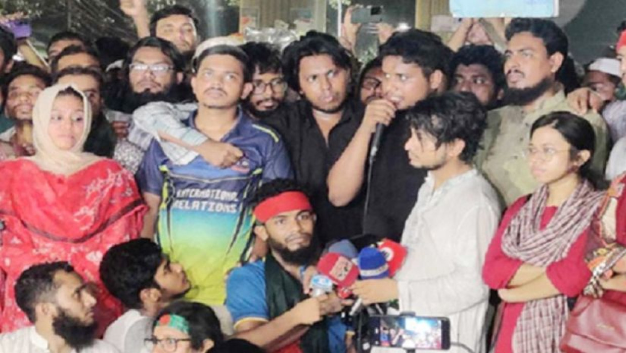 শাহবাগে চলমান আন্দোলন থেকে নতুন কর্মসূচী