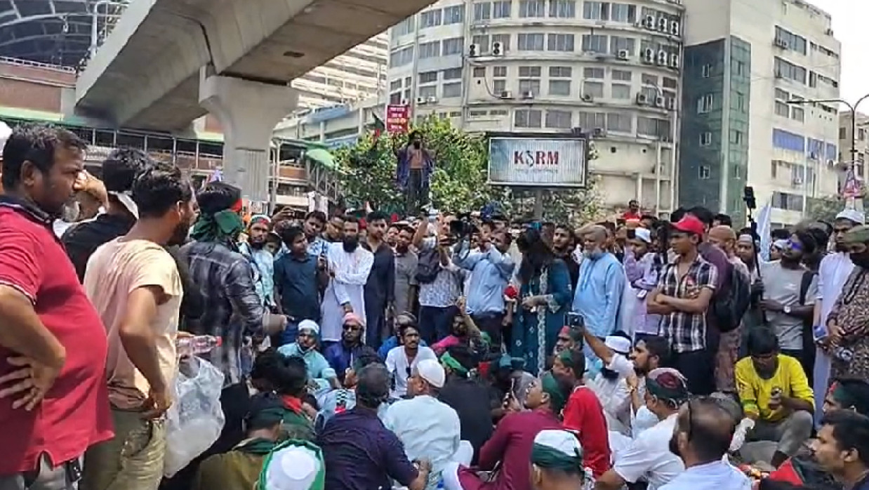 শাহবাগে ছাত্র-জনতার অবস্থান