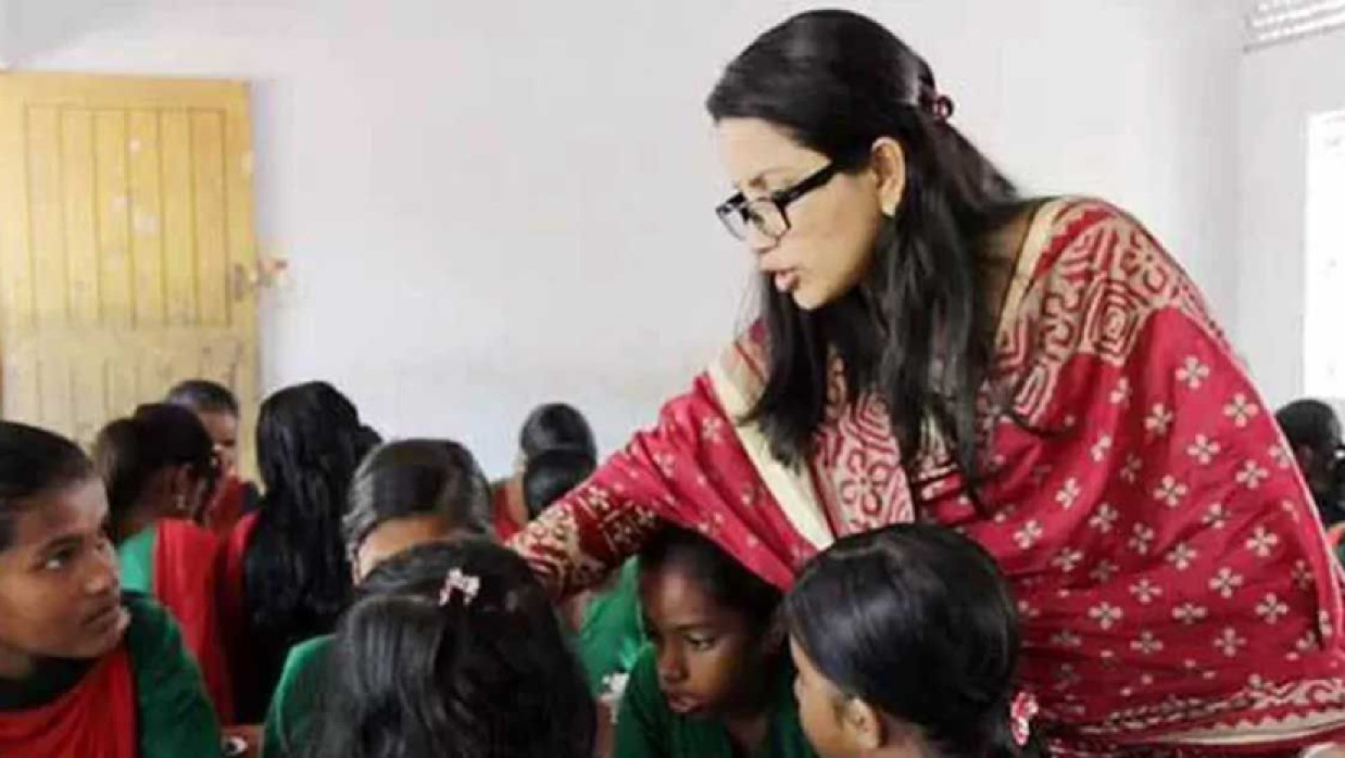 শ্রেণিকক্ষে শিক্ষক