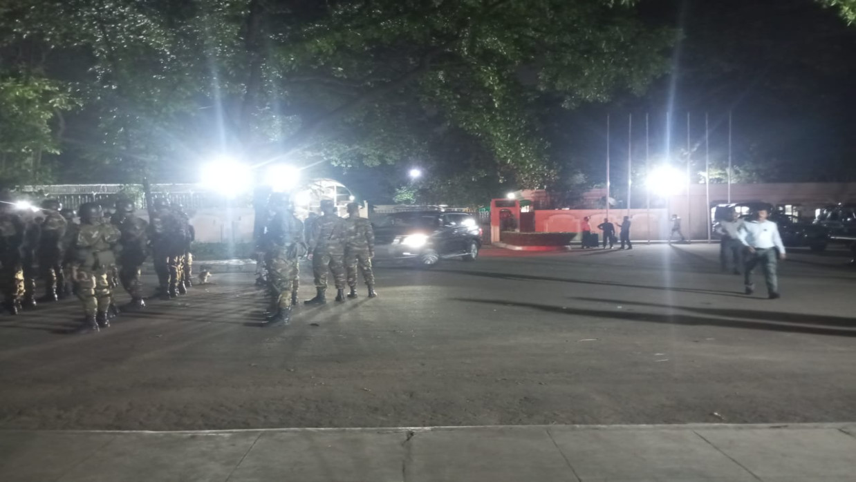 প্রধান উপদেষ্টার বাসভবন যমুনার সামনে অবস্থা