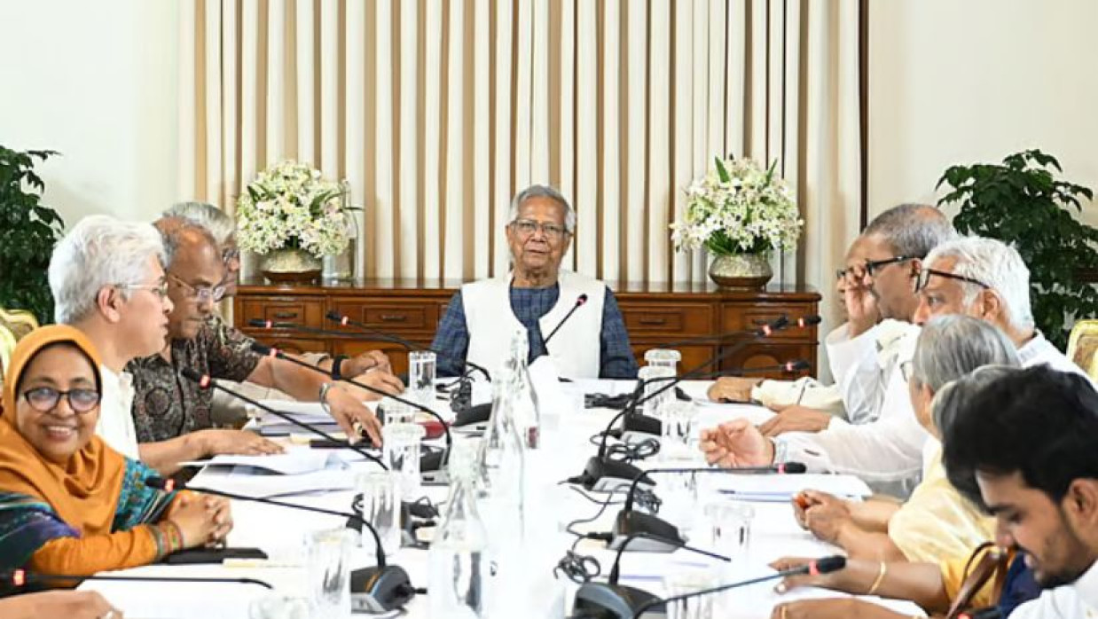 প্রধান উপদেষ্টার বাসভবন যমুনায় উপদেষ্টা পরিষদের বিশেষ সভা
