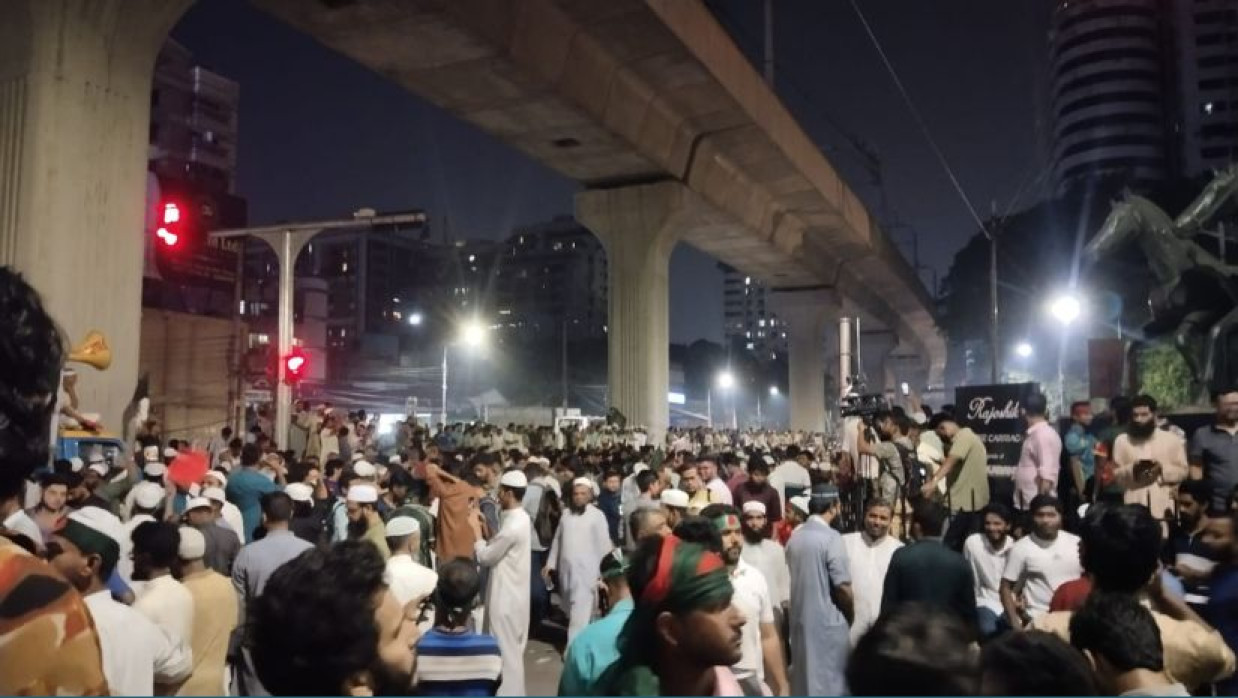 হোটেল ইন্টারকন্টিনেন্টালের গণজমায়েত