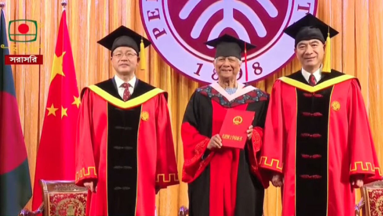 প্রধান উপদেষ্টাকে সম্মানসূচক ডক্টরেট ডিগ্রি দিল পিকিং বিশ্ববিদ্যালয়