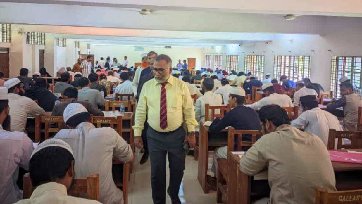 পরীক্ষা কেন্দ্র পরিদর্শন করেন ইবি উপাচার্য অধ্যাপক ড. নকীব মোহাম্মদ নসরুল্লাহ