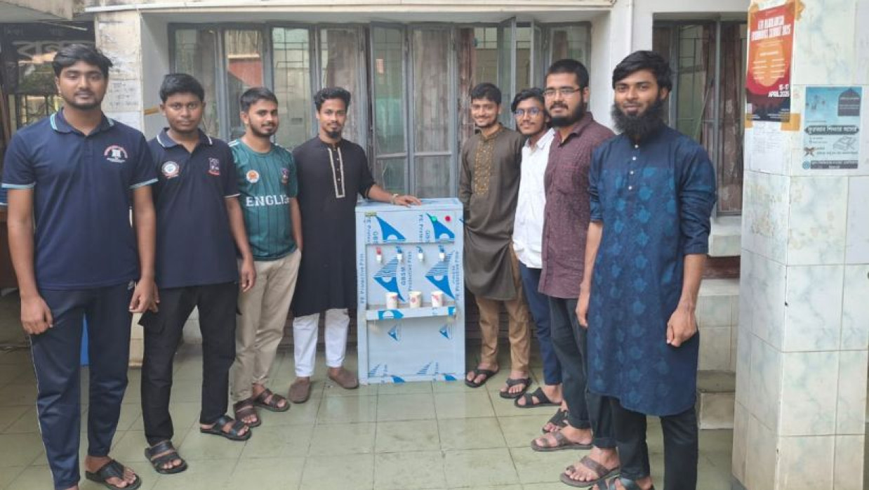 জিয়া হলে ঠান্ডা মেশিন স্থাপন