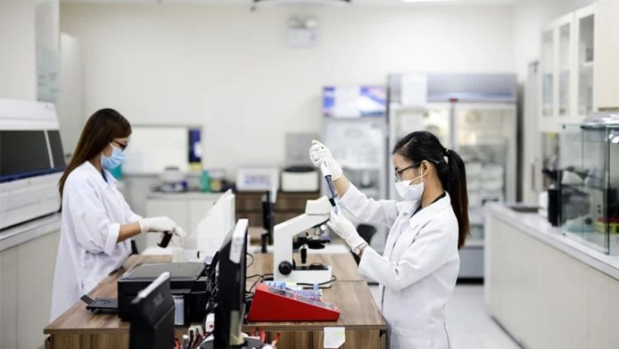 পরীক্ষা-নিরীক্ষা প্রশিক্ষণ নিচ্ছে শিক্ষার্থীরা