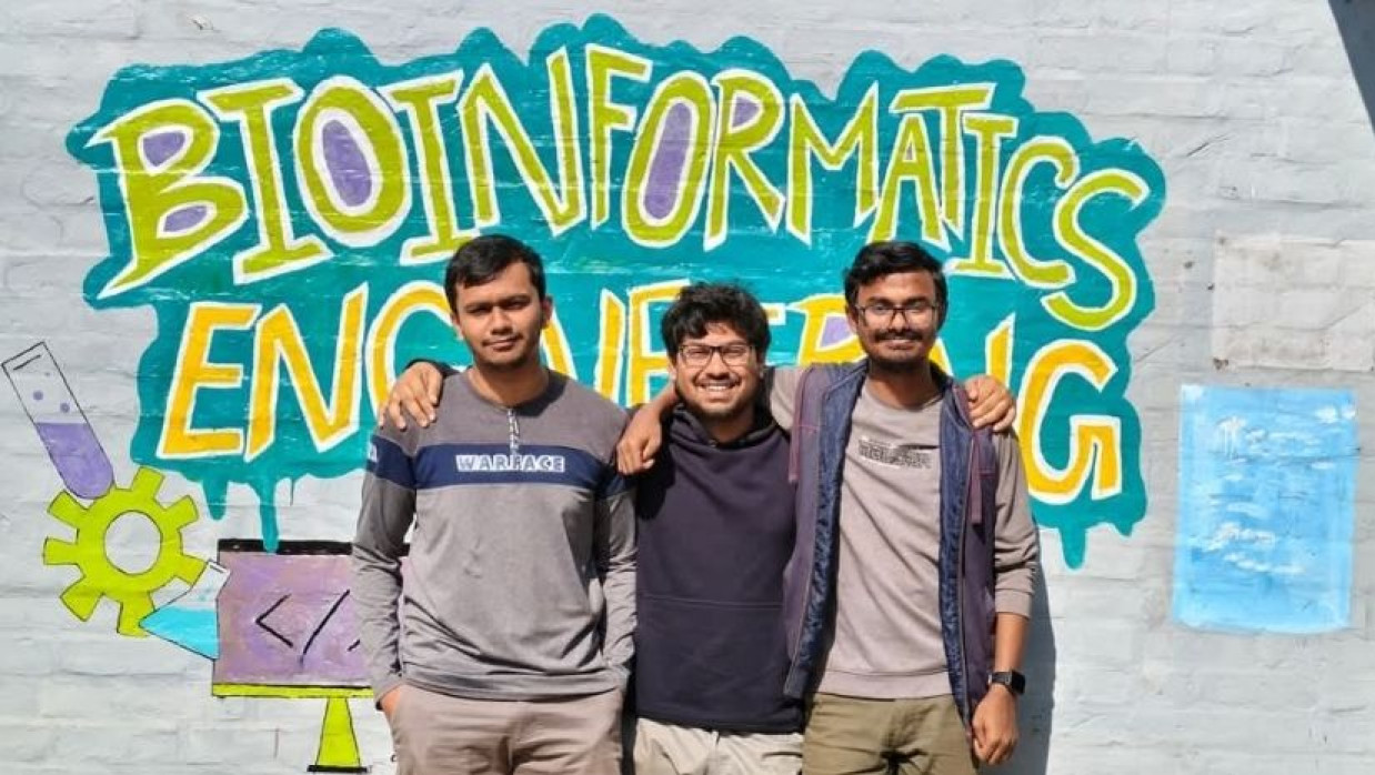 উদ্ভাবন করা তিন মেধাবী শিক্ষার্থী