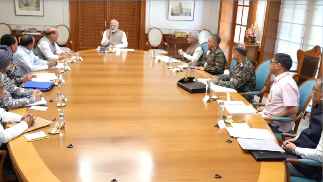 উচ্চপর্যায়ের নিরাপত্তা বৈঠকে নরেন্দ্র  মোদি