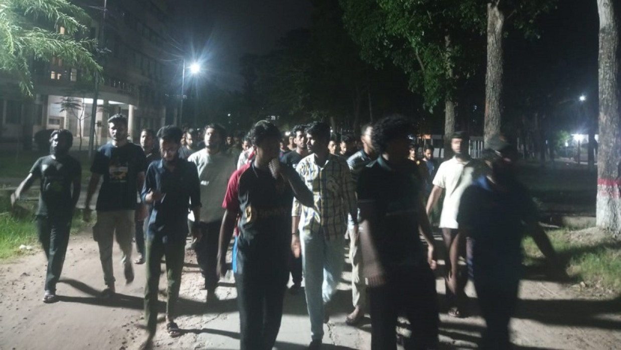 কুয়েটে শিক্ষার্থীদের বিক্ষোভ মিছিল