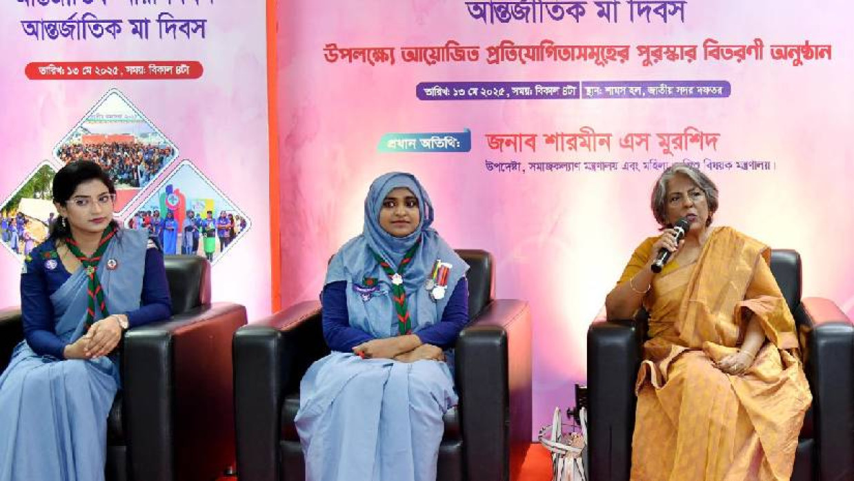 বক্তব্য রাখছেন উপদেষ্টা শারমীন এস মুরশিদ 