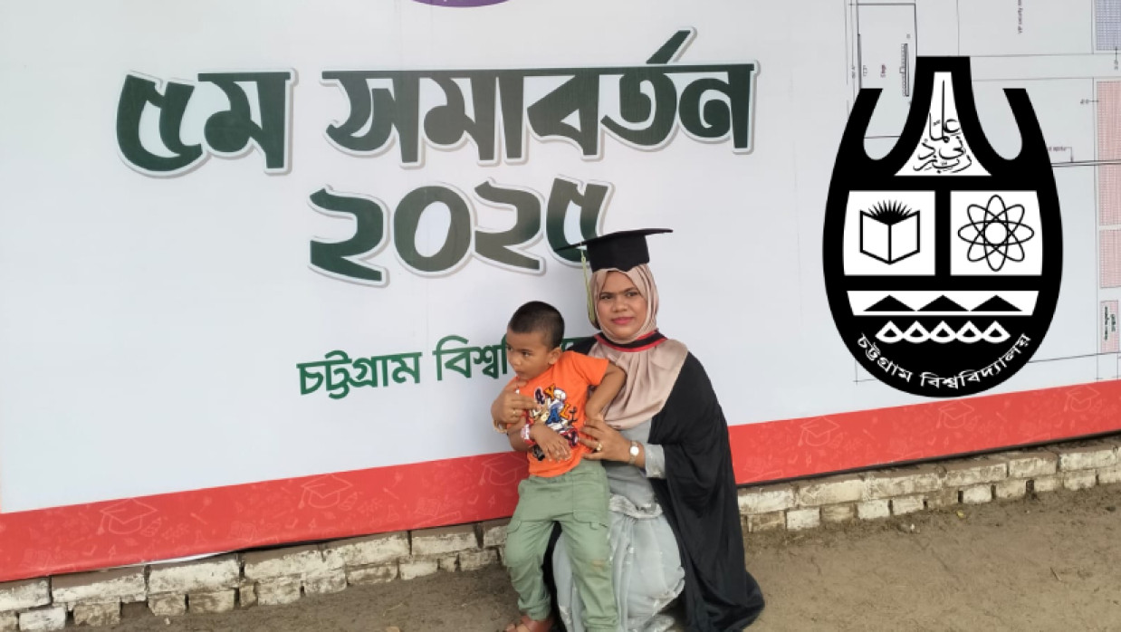 চবির সমাবর্তনে গ্র্যাজুয়েট ও লোগো 