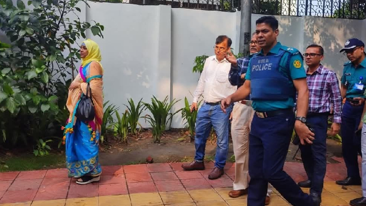 প্রধান উপদেষ্টার বাসভবনে আলোচনার উদ্দেশ্যে যাচ্ছেন জবি ভিসি