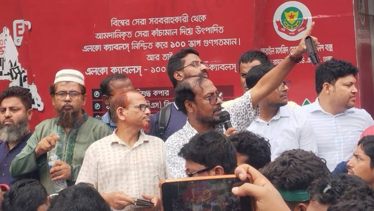 শিক্ষার্থীদের উদ্দেশে বক্তব্য রাখছিলেন অধ্যাপক ড. রইস উদ্দিন